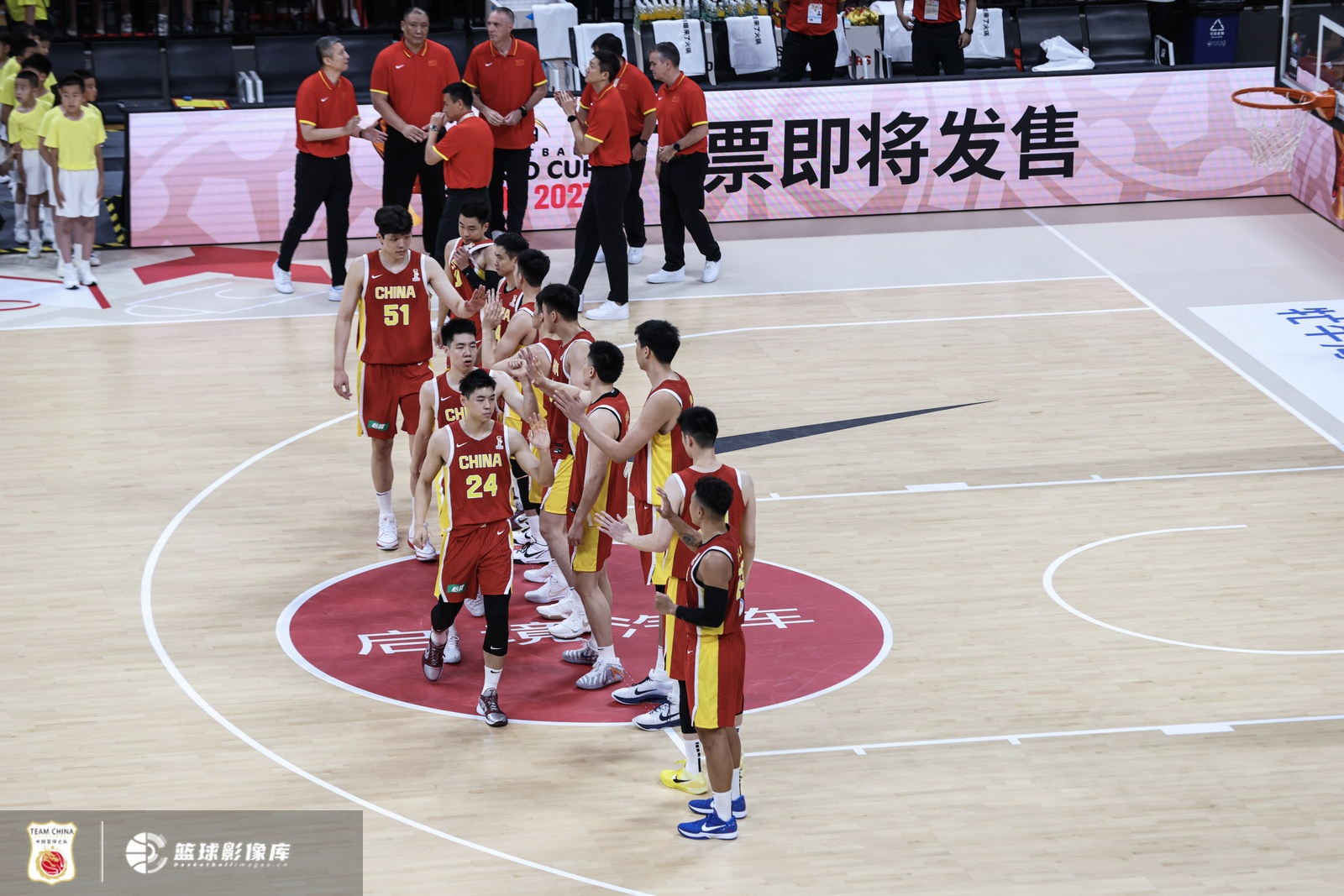 中国队力克乌拉圭！媒体人：好比赛 好对手 美中不足是裁判在加戏